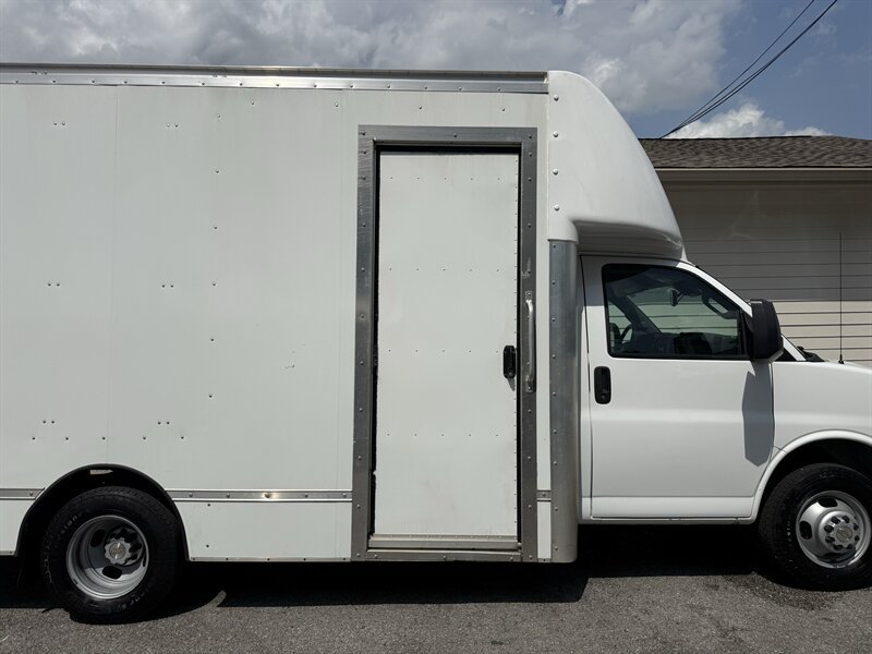 Used 2021 Chevrolet Express 3500 w/ Power Convenience Package RWD image 34