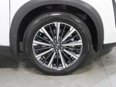 Used 2026 Nissan Pathfinder Platinum AWD/4WD image 12