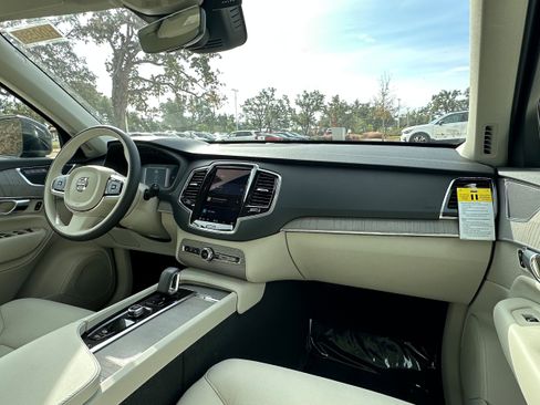 Used 2025 Volvo XC90 B6 Plus w/ Protection Package Premier image 10