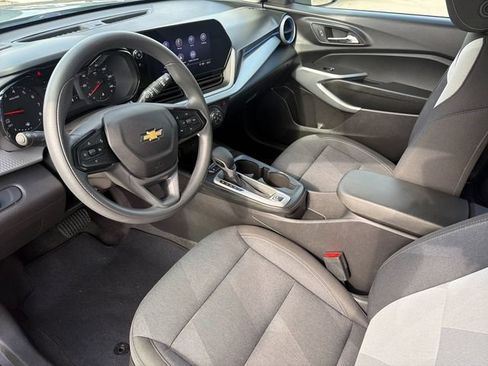 Used 2025 Chevrolet Trax LS FWD image 11