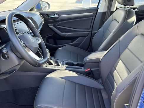 Used 2024 Volkswagen Jetta SE w/ Panoramic Sunroof Package image 8