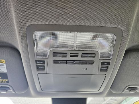 Used 2018 Toyota Highlander XLE image 21