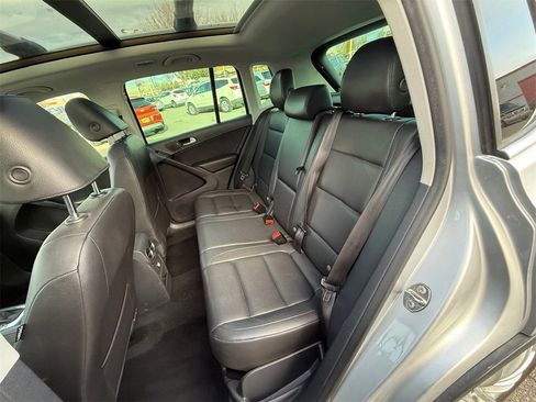 Used 2012 Volkswagen Tiguan S image 38