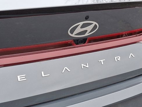 Certified 2025 Hyundai Elantra Sport image 30