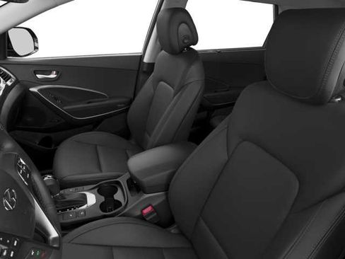 Used 2017 Hyundai Santa Fe SE image 6