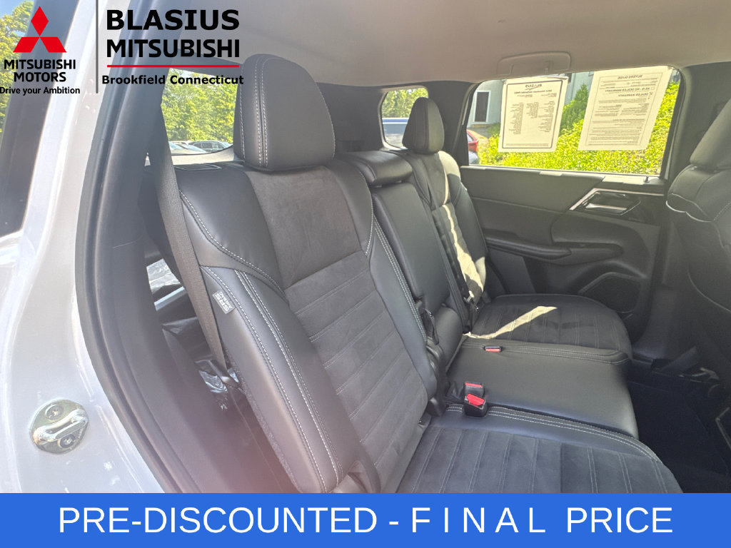 Used 2024 Mitsubishi Outlander 4WD Plug-In Hybrid image 25