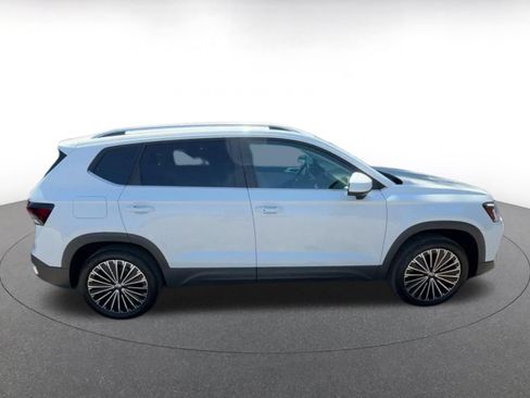 Used 2026 Volkswagen Taos SE FWD image 16