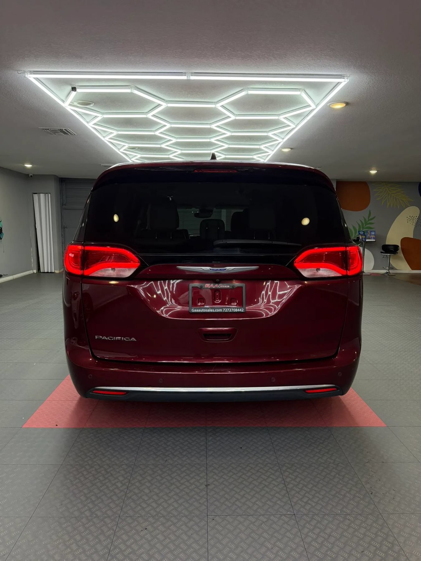 Used 2018 Chrysler Pacifica Touring-L Plus w/ Advanced Safetytec Group FWD image 5