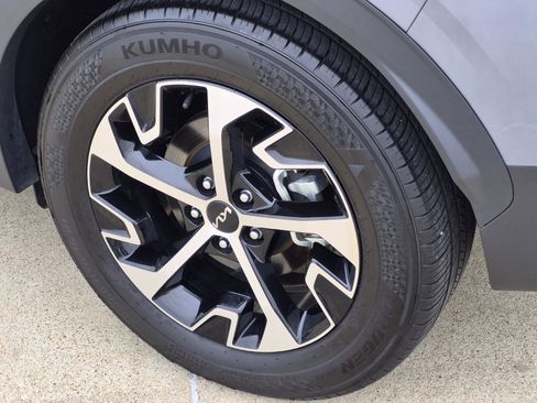 Used 2025 Kia Sportage EX FWD image 7