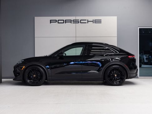 Certified 2025 Porsche Macan 4 Electric AWD/4WD image 2