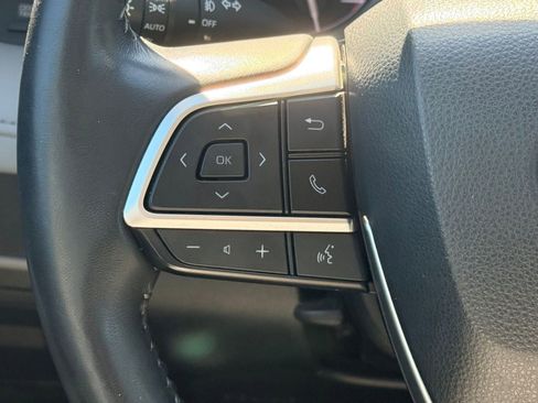 Used 2022 Toyota Highlander XLE image 15