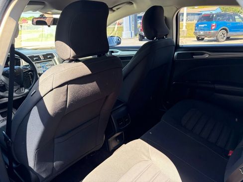 Used 2018 Ford Fusion SE w/ Fusion SE Technology Package FWD image 15