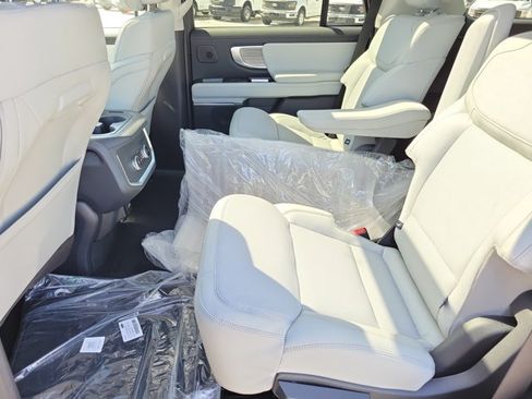 New 2027 Ford Expedition Platinum AWD/4WD image 13