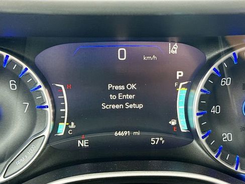 Used 2023 Chrysler Pacifica Touring-L FWD image 14
