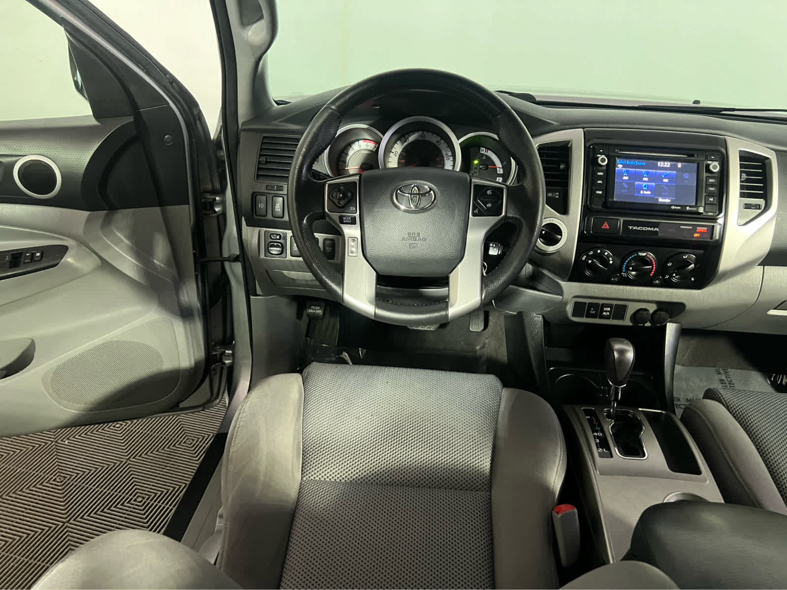 Used 2015 Toyota Tacoma 4x4 Double Cab w/ TRD Off-Road Package image 13