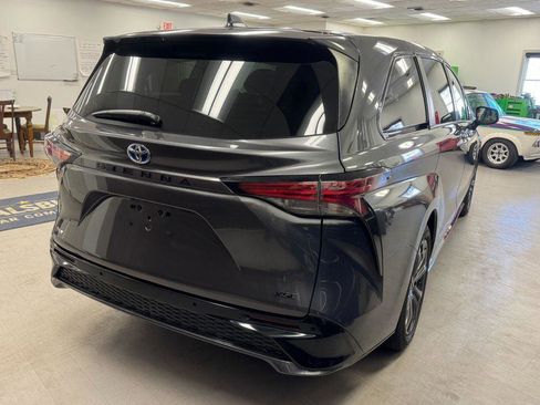 Used 2025 Toyota Sienna XSE image 28