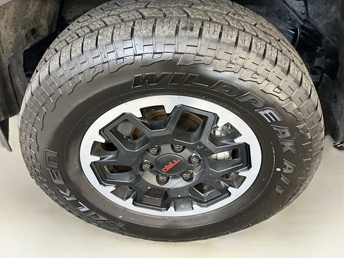 Used 2025 Toyota 4Runner TRD Off-Road image 11