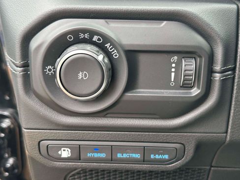 Used 2024 Jeep Wrangler High Altitude AWD/4WD image 19