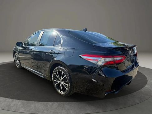 Used 2019 Toyota Camry SE w/ Carpet Mat Package FWD image 7