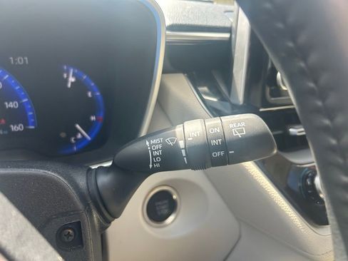 Used 2022 Toyota Corolla Cross XLE w/ Convenience Package image 22