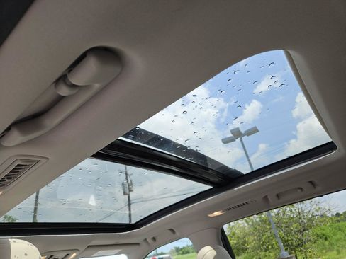 Used 2024 Toyota Highlander Platinum FWD image 30