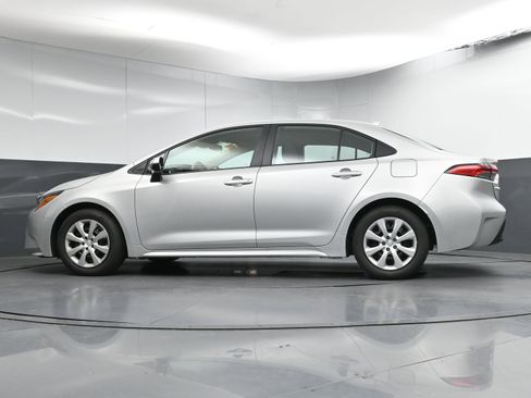 Certified 2025 Toyota Corolla LE image 29