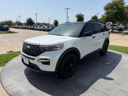 Used 2020 Ford Explorer Limited RWD image 3