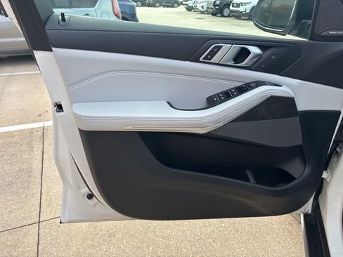 Used 2025 BMW X5 sDrive40i w/ Premium Package image 19