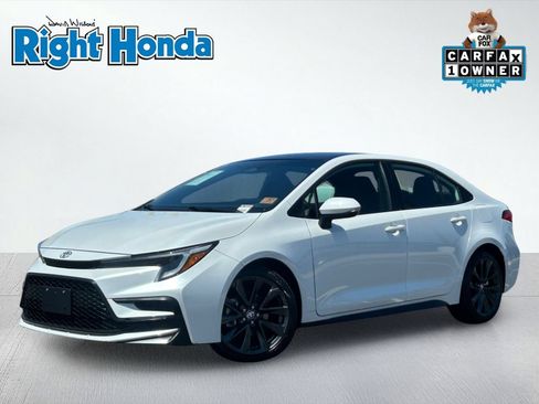Used 2025 Toyota Corolla SE FWD image 1