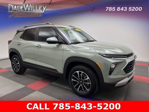 Used 2025 Chevrolet TrailBlazer LT image 1