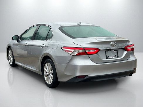 Used 2019 Toyota Camry LE image 7