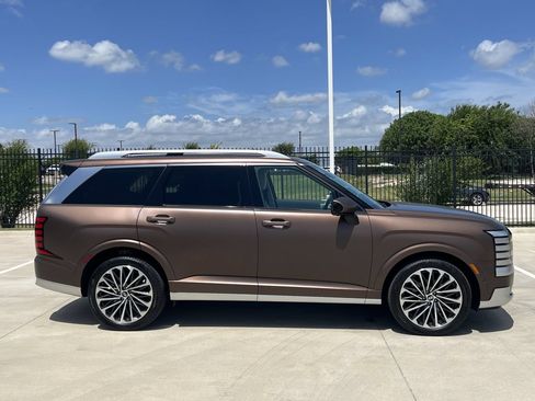Used 2026 Hyundai Palisade Calligraphy FWD image 3