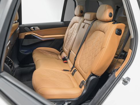 Used 2024 BMW X7 xDrive40i w/ Premium Package image 28