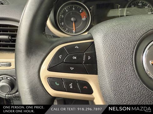 Used 2017 Jeep Cherokee Sport FWD image 20