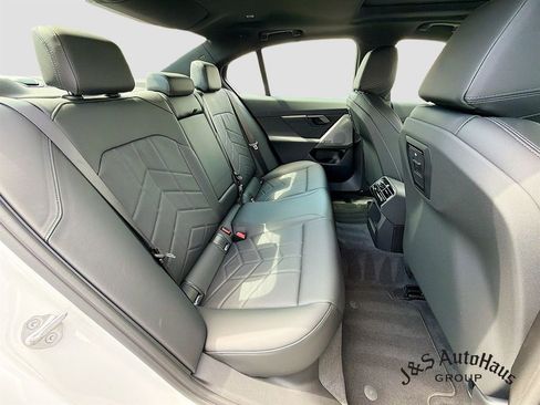 Used 2026 BMW 530i xDrive w/ M Sport Package AWD/4WD image 33