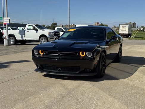 Used 2016 Dodge Challenger R/T Scat Pack w/ Leather Interior Group image 12