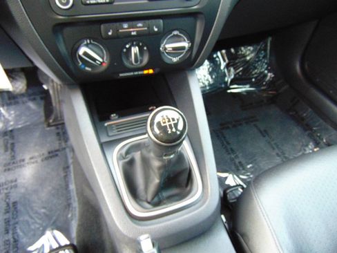 Used 2014 Volkswagen Jetta SE image 24