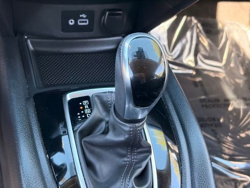 Certified 2020 Nissan Rogue SV FWD image 25