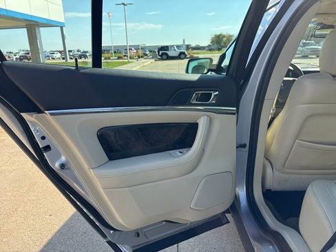 Used 2013 Lincoln MKS AWD image 17