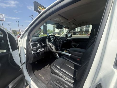 Used 2017 Nissan Titan PRO-4X AWD/4WD image 18