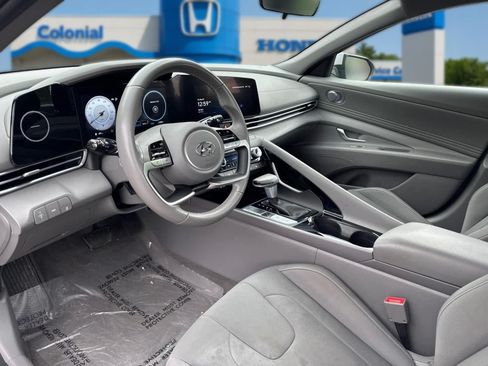 Used 2023 Hyundai Elantra SEL w/ Convenience Package FWD image 13
