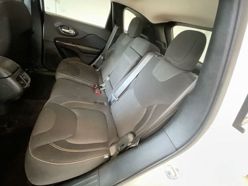 Used 2016 Jeep Cherokee Latitude AWD/4WD image 22