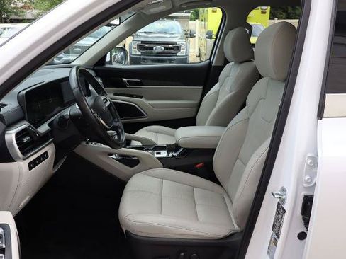Used 2023 Kia Telluride EX w/ EX Captain's Chair Package AWD/4WD image 20
