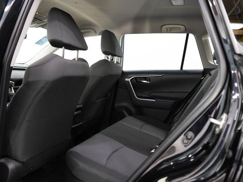 Used 2025 Toyota RAV4 XLE AWD/4WD image 17