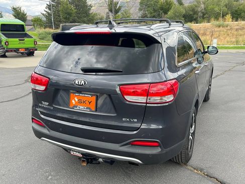 Used 2017 Kia Sorento EX w/ EX V6 Premium Package AWD/4WD image 9