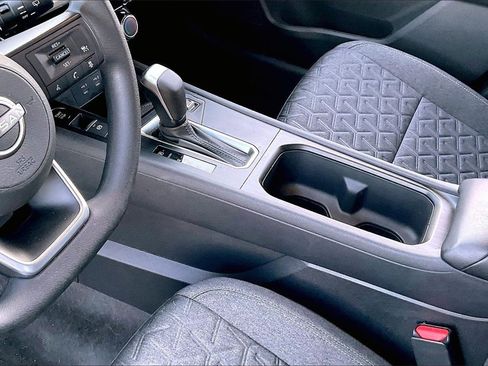 Used 2025 Nissan Kicks SV image 14