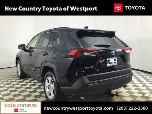 Used 2020 Toyota RAV4 LE image 5