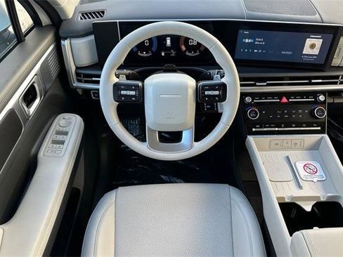 Used 2025 Hyundai Santa Fe SEL image 15