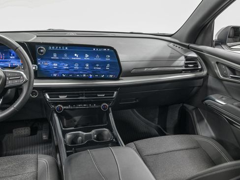 Used 2025 Chevrolet Traverse LT FWD image 29