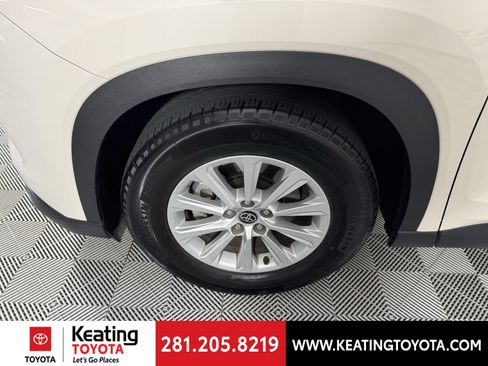 Certified 2024 Toyota Grand Highlander XLE image 32